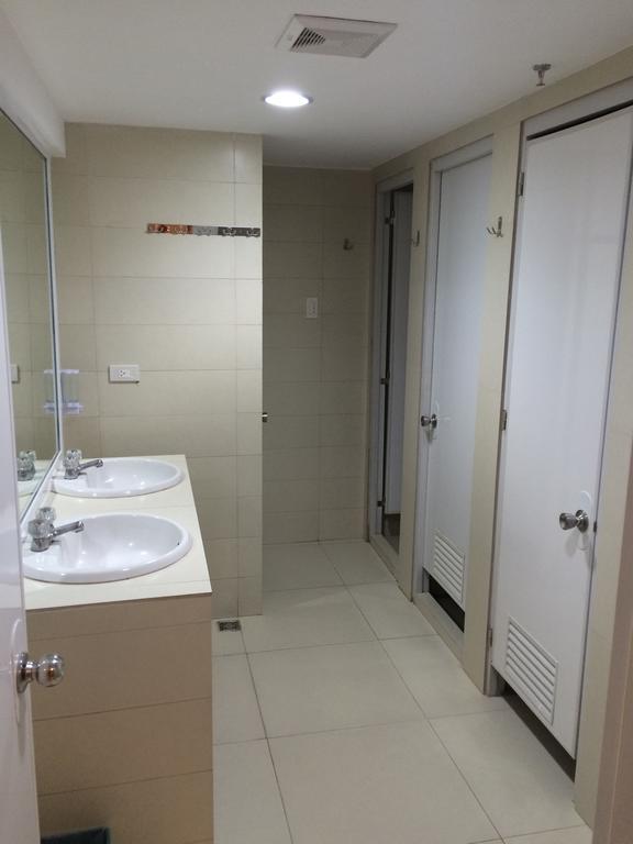 Stone House Hotel Pasay Habitación foto