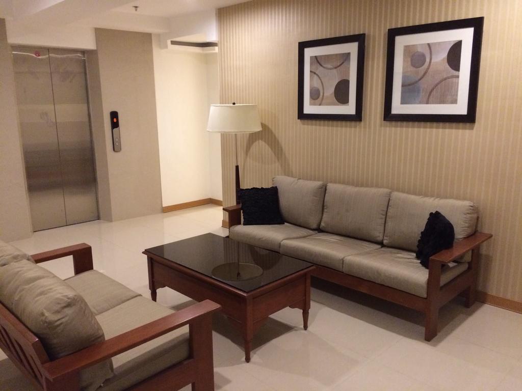 Stone House Hotel Pasay Exterior foto